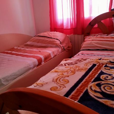 Habitacion E 萨拉戈萨 外观 照片